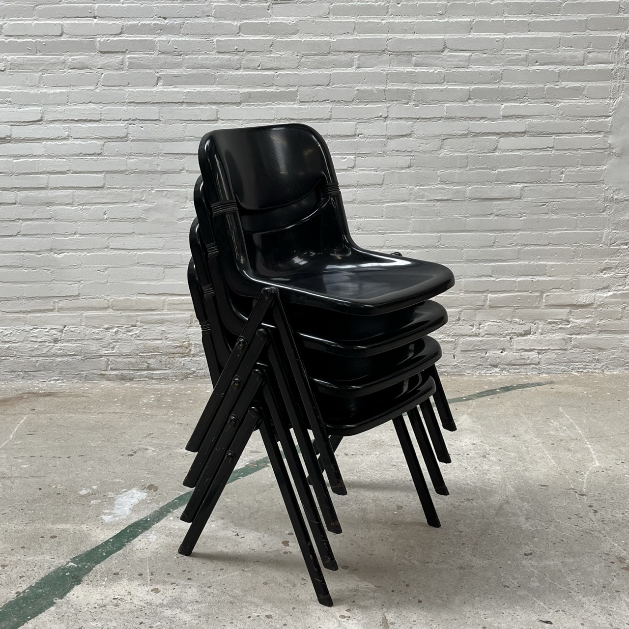A set of 4 chairs model 